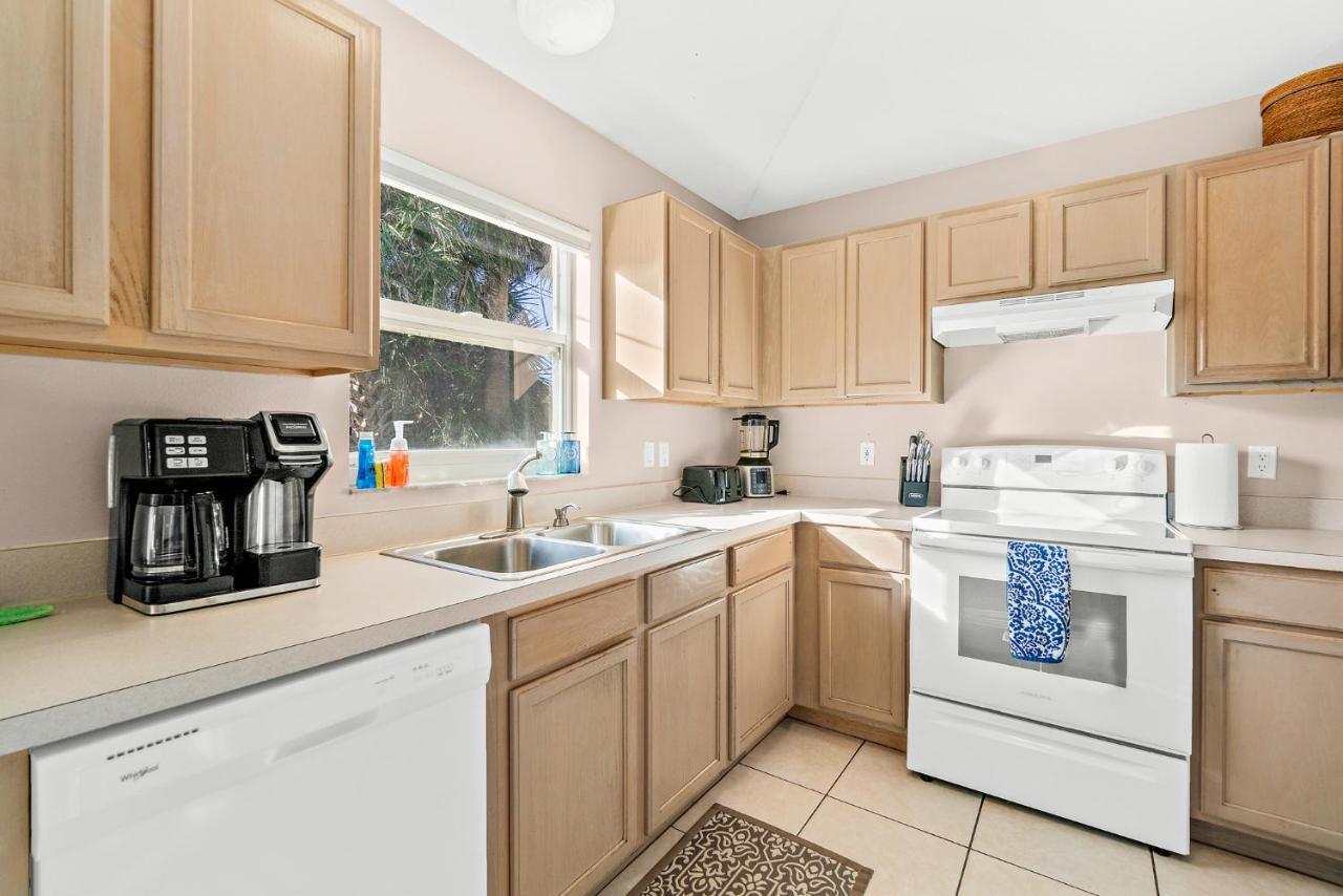 Sunset Serenity - 3Br Beach Townhome With Outdoor Patio - New Hot Tub, Steps To Ocean Fun! ملبورن بيتش المظهر الخارجي الصورة